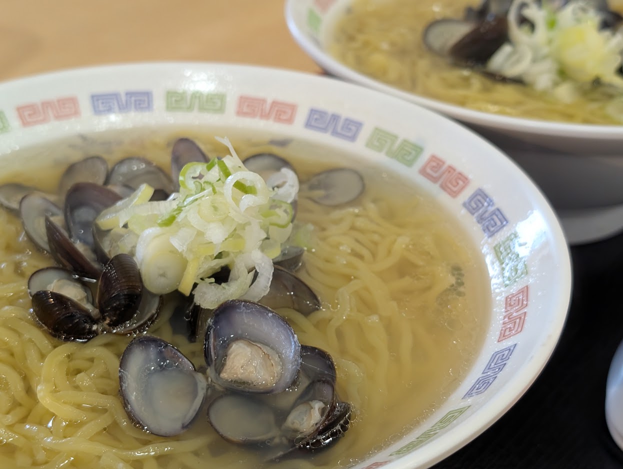 しじみとねぎが載ったラーメン